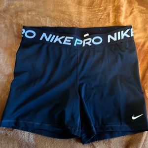 Nike Pros 5in